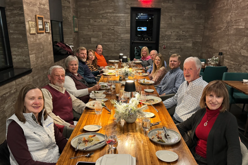 Hokies from the Alleghany Highlands Chapter have dinner