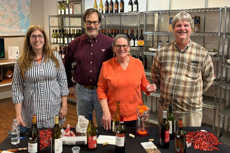 Members of the Williamsburg alumni pose for a photo at a winery